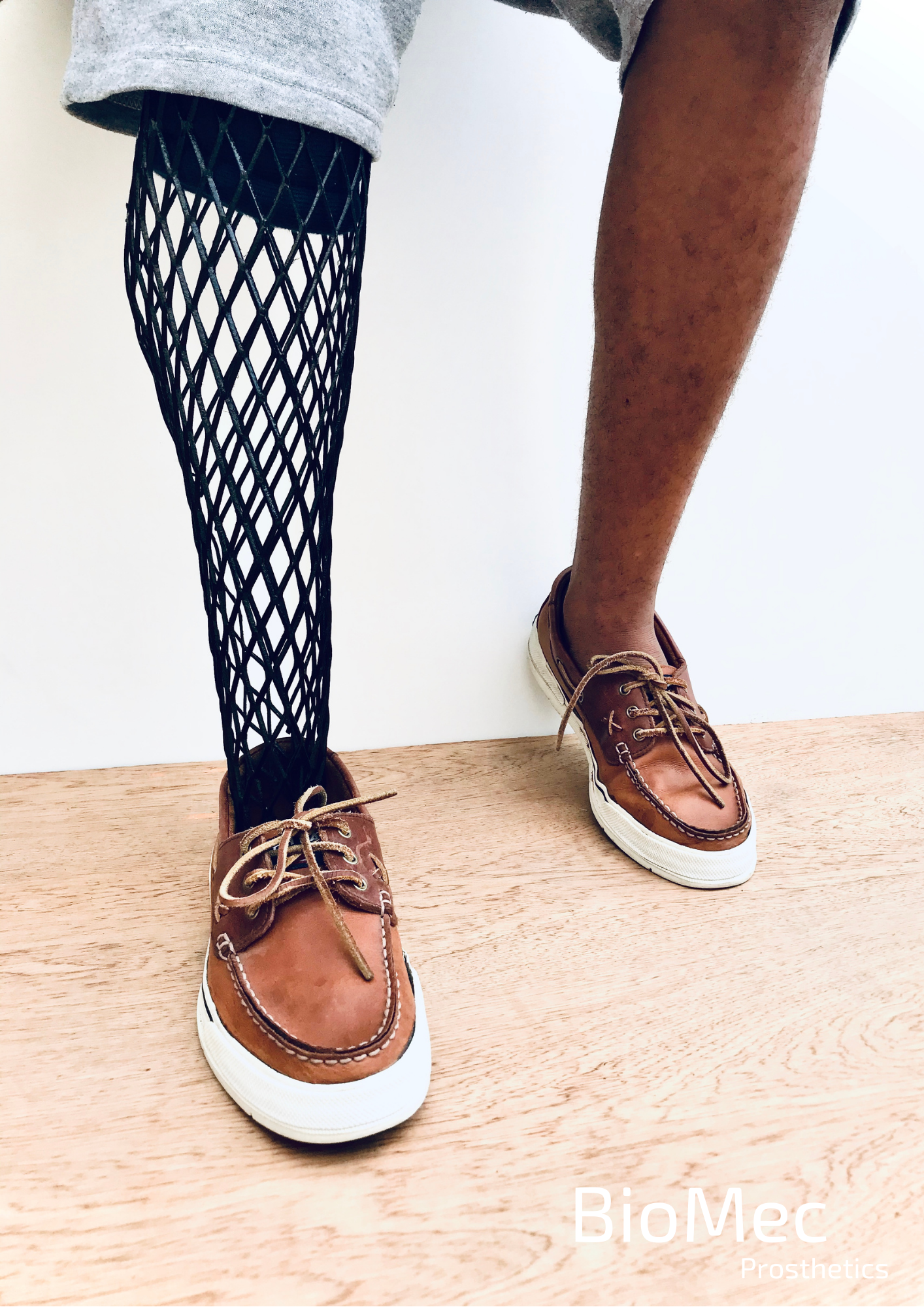 MARTA VÂNIA UETELA CRIA PRIMEIRA EMPRESA EM MOÇAMBIQUE QUE PRODUZ PRÓTESES ATRAVÉS DE MATERIAL RECICLÁVEL.